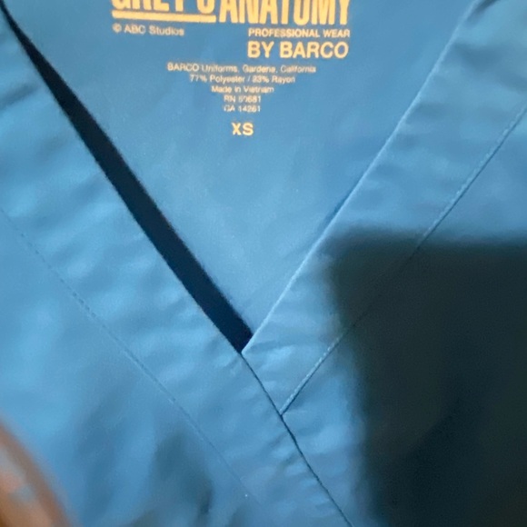 Greys Anatomy scrub top - Picture 3 of 3